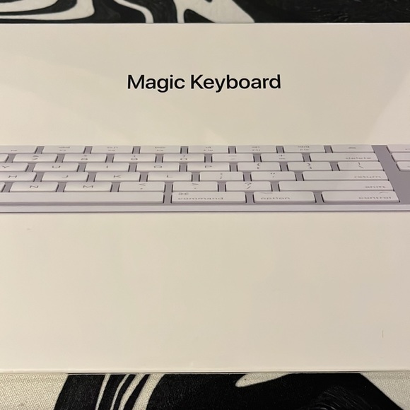 Apple Magic Keyboard with Numeric Keypad - Picture 1 of 8